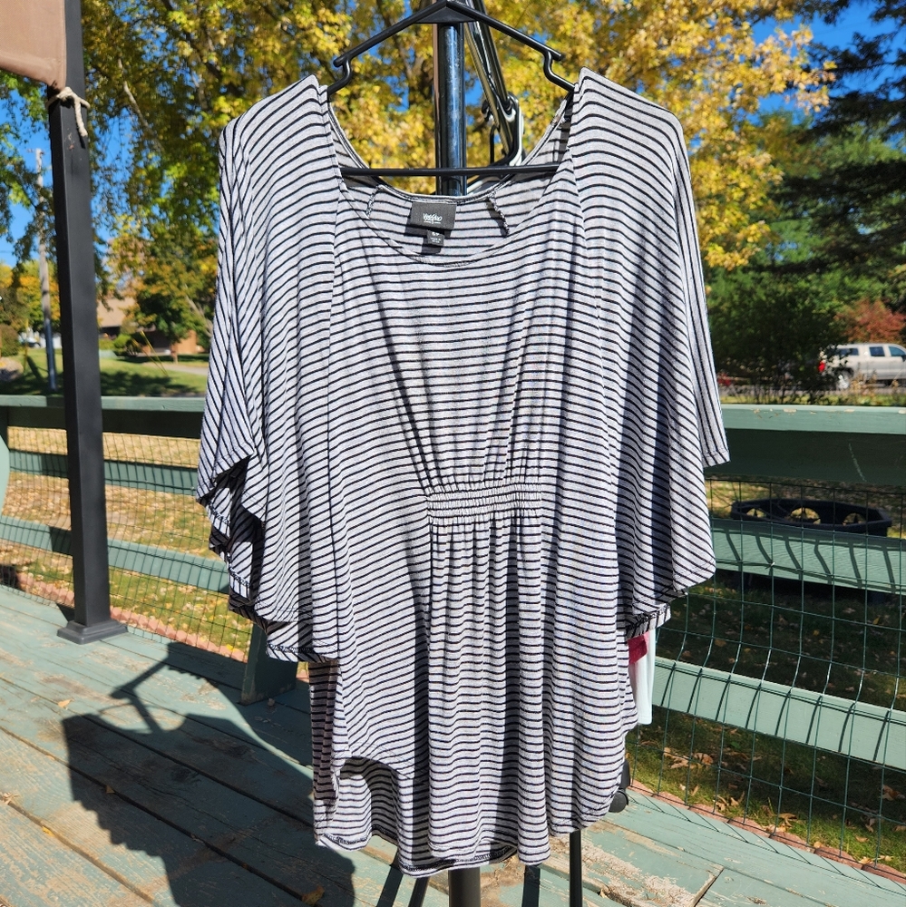 Medium, gray and black Mossimo top